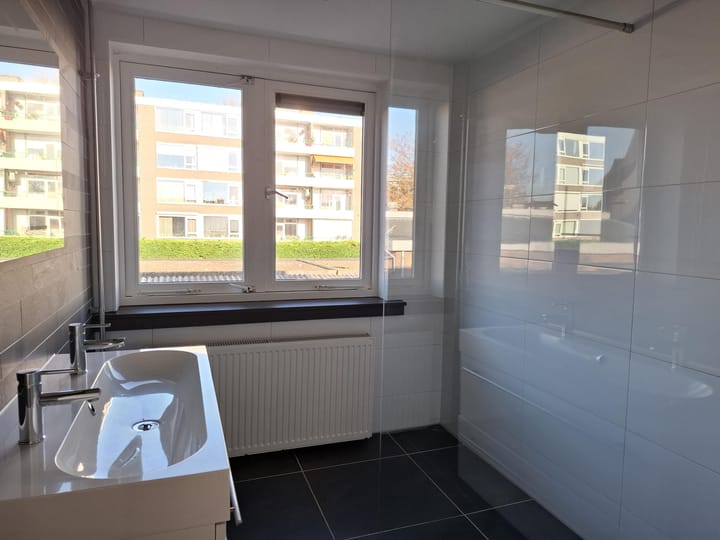 Photo 10 of Amalia van Solmsstraat 87