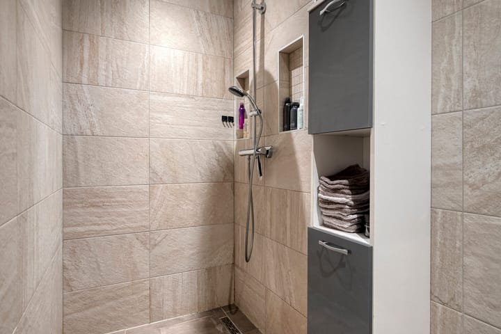 Photo 18 of Corridor 37