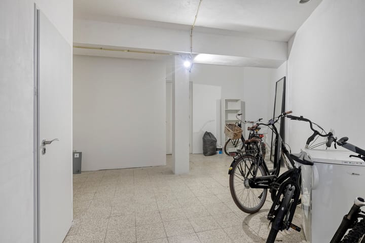 Photo 21 of Corridor 37