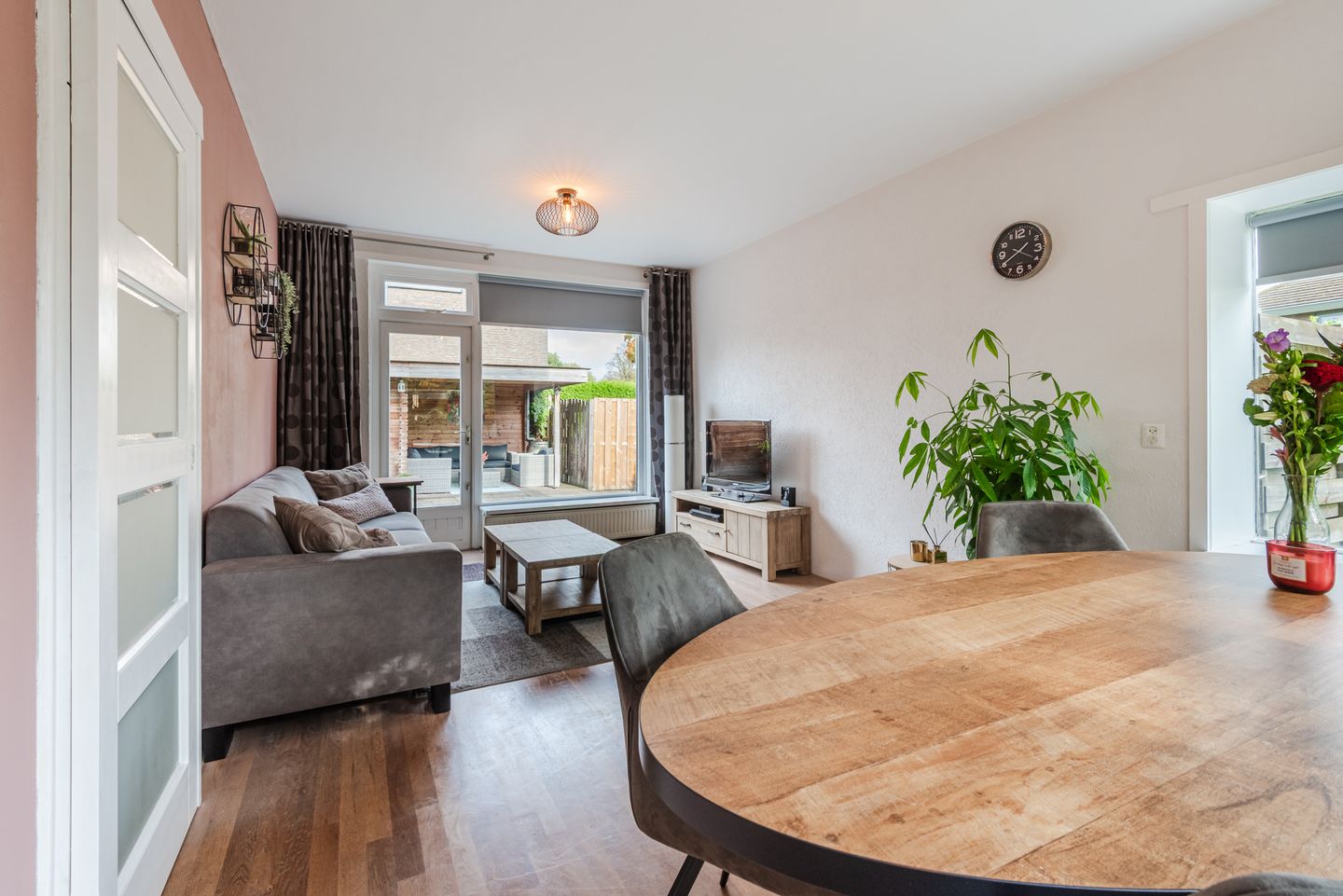 Foto 14 van Julianalaan 10