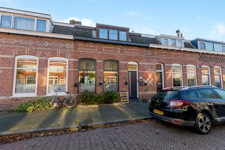 Hooftstraat 24