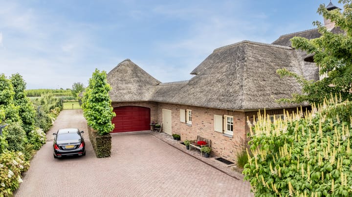 Photo 36 of Voorstraat 45