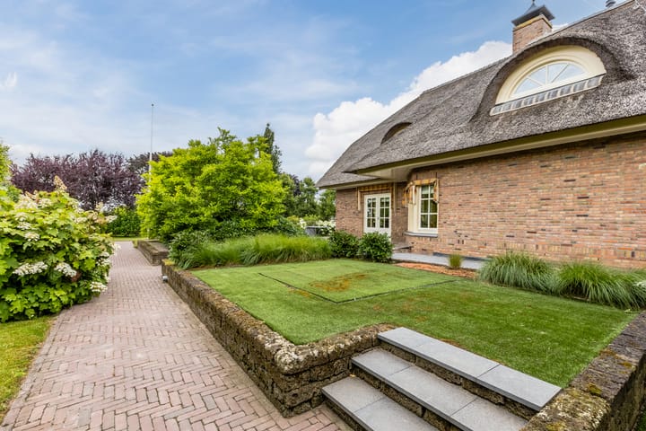 Photo 49 of Voorstraat 45