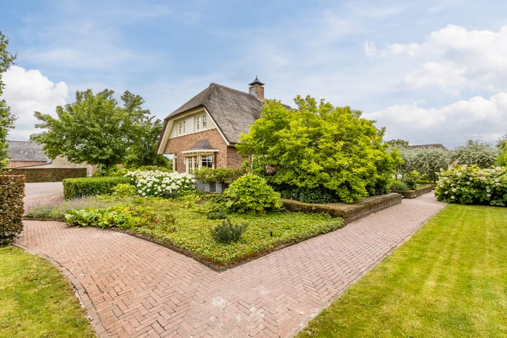 Photo 51 of Voorstraat 45