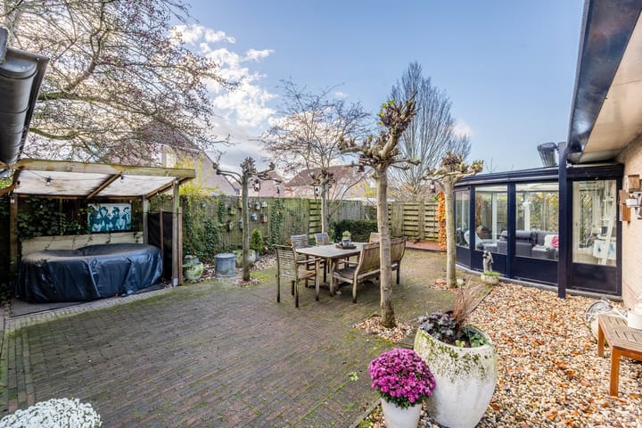 Photo 45 of Graaf van Vlaanderenstraat 16