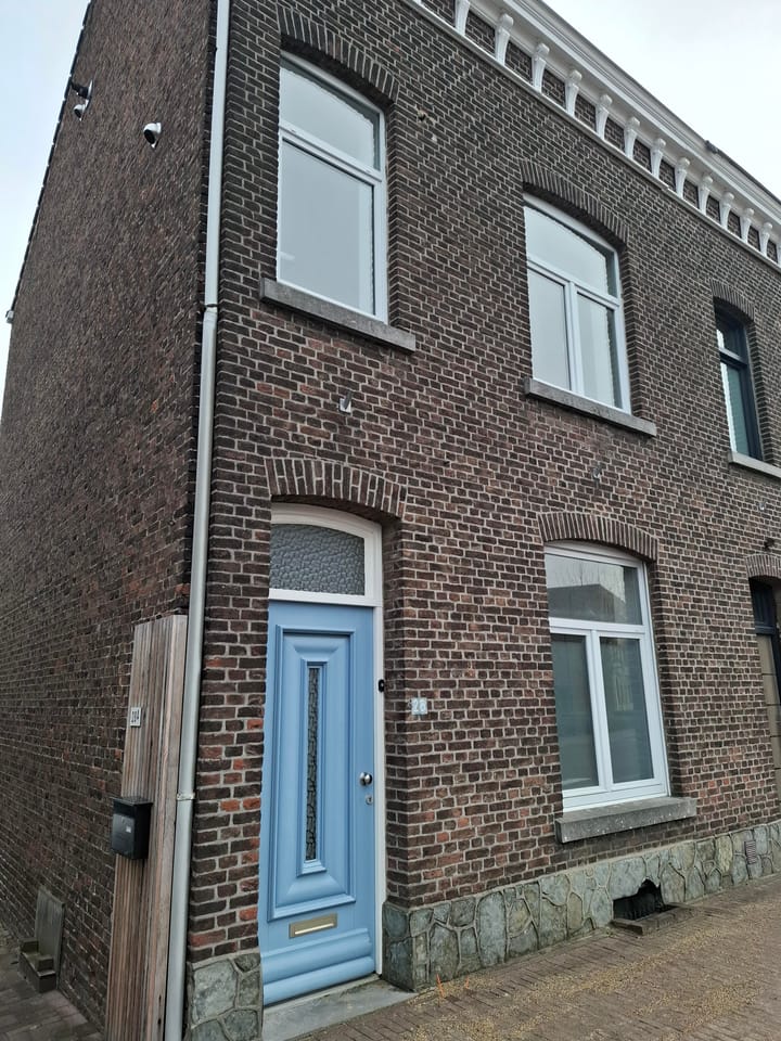 Photo 1 of Emmastraat 28