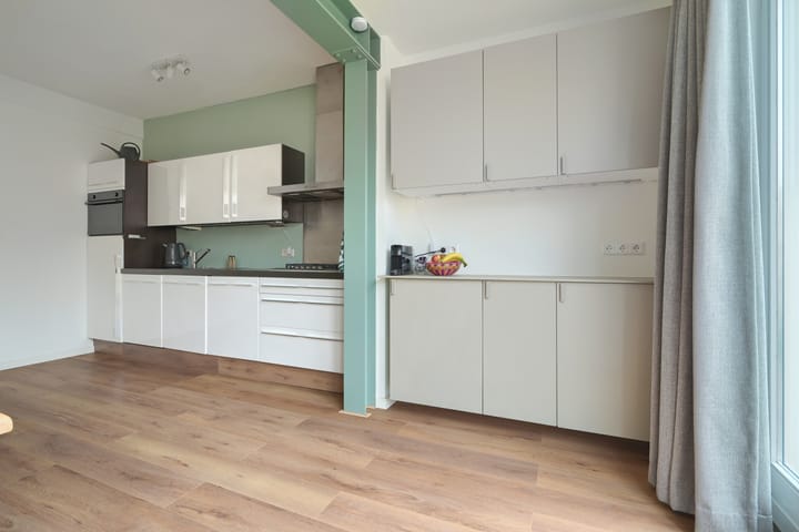 Photo 21 of Curaçaostraat 30