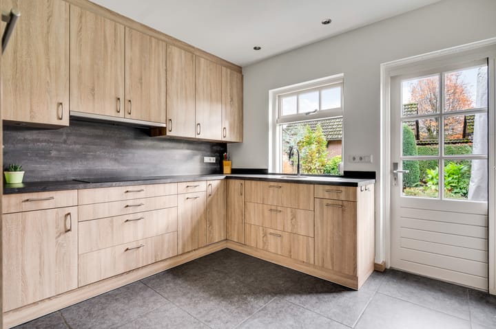 Photo 17 of Pastoor Thijssenlaan 24