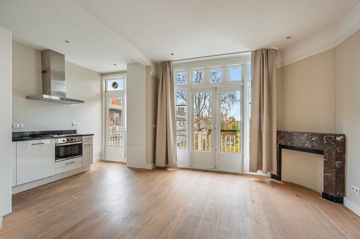 Photo 4 of Maasstraat 79-3