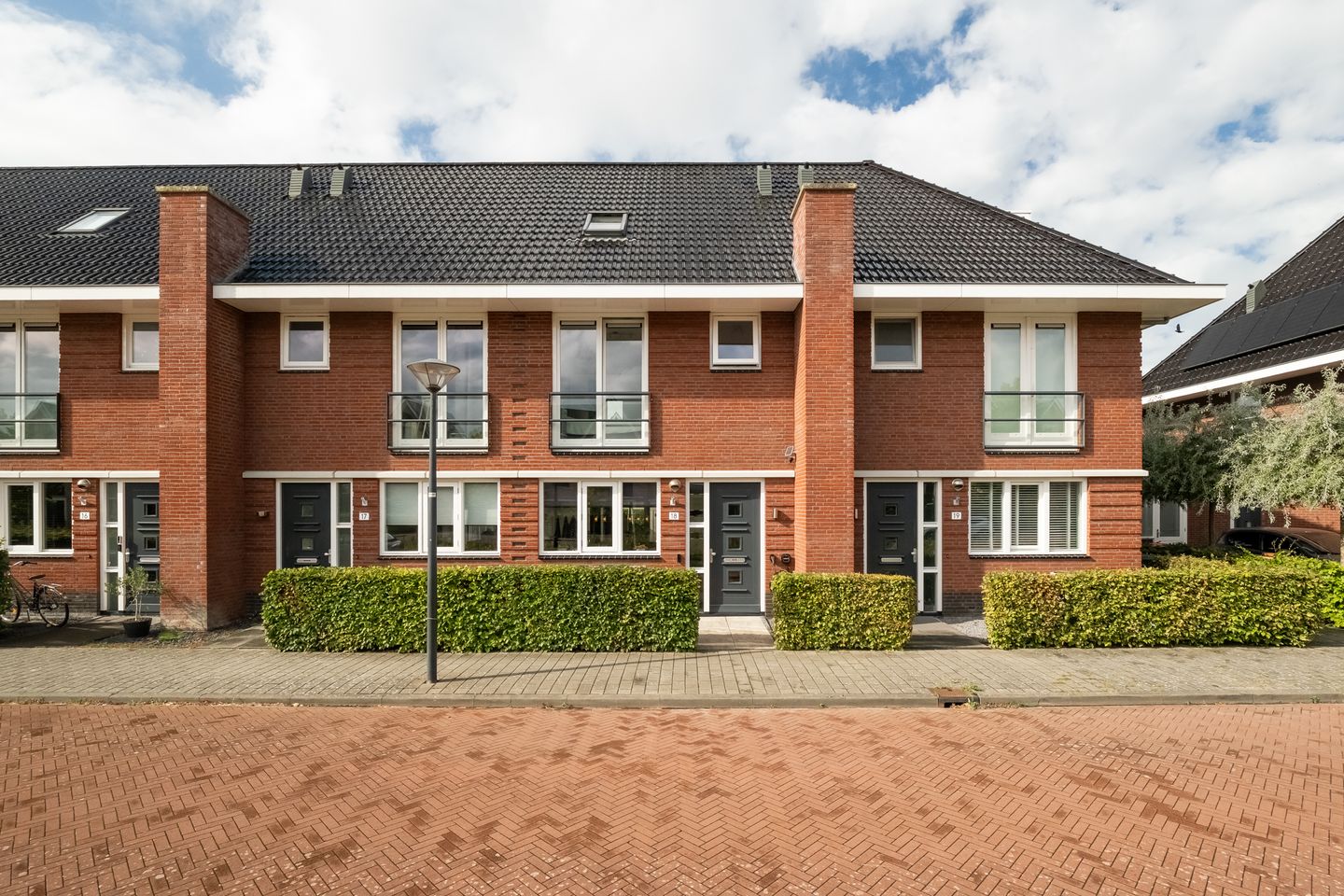 Photo 1 of Adriaan Anthoniszstraat 18