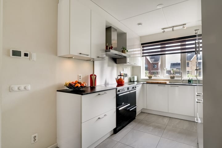 Photo 8 of Adriaan Anthoniszstraat 18