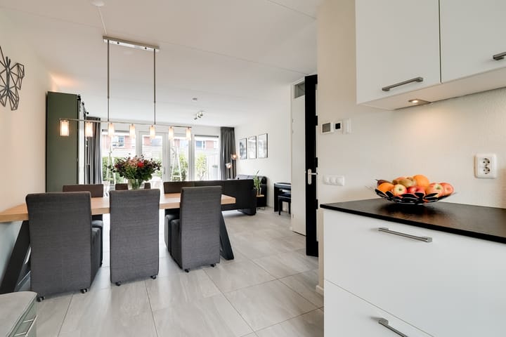 Photo 11 of Adriaan Anthoniszstraat 18