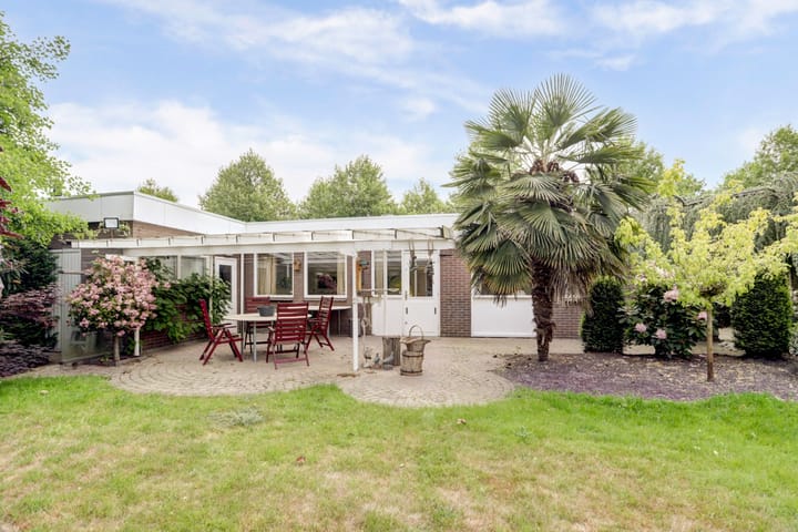 Photo 22 of Meidoornstraat 17