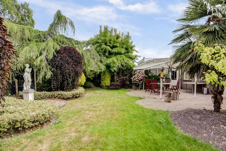 Photo 23 of Meidoornstraat 17