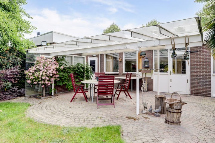 Photo 24 of Meidoornstraat 17