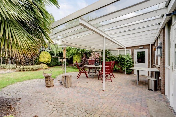 Photo 25 of Meidoornstraat 17