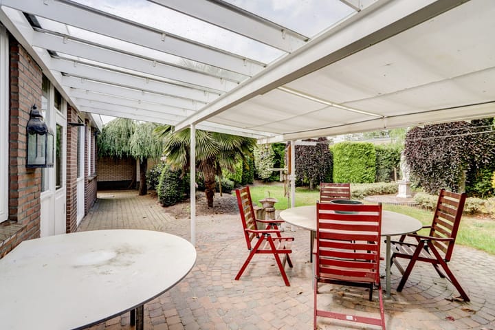 Photo 26 of Meidoornstraat 17