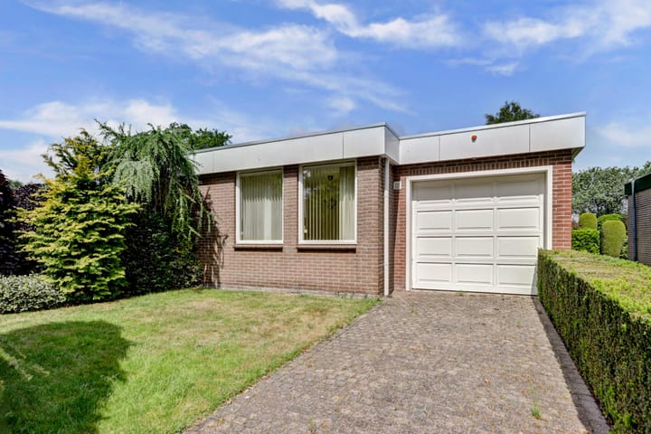 Photo 28 of Meidoornstraat 17