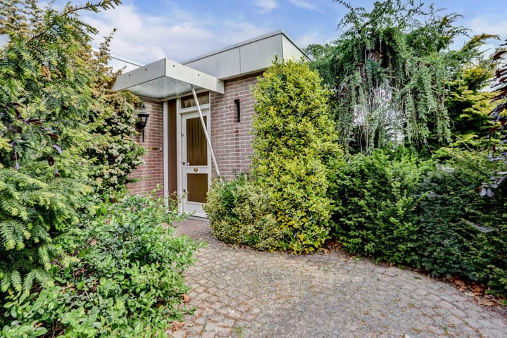 Photo 29 of Meidoornstraat 17