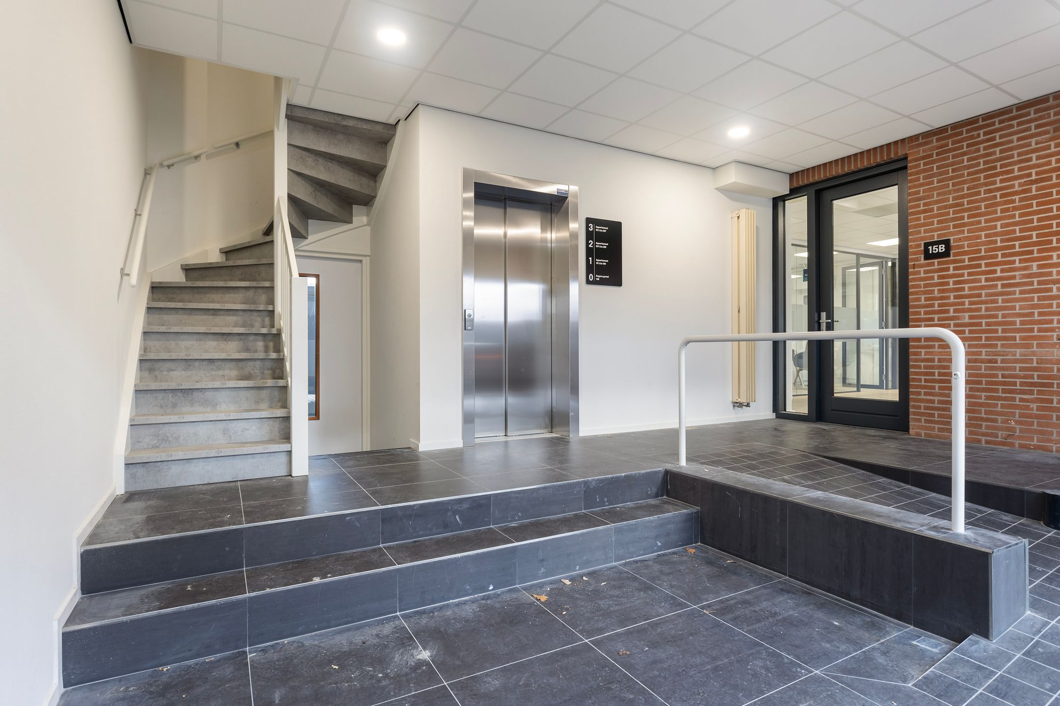 Foto 9 van Martiniplein 15-202