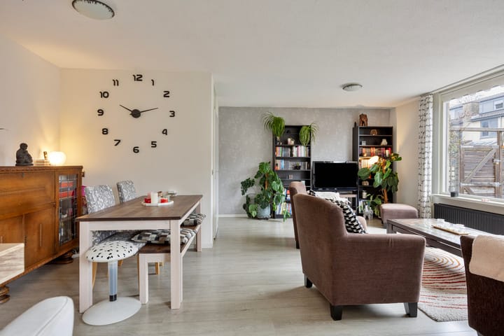 Photo 3 of Louise Michelstraat 7