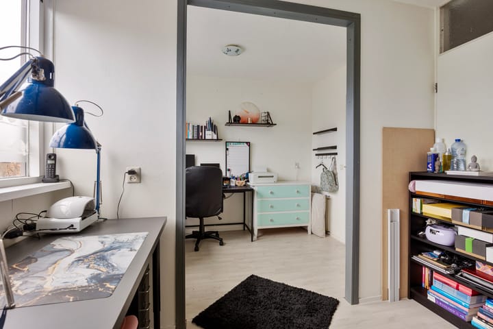 Photo 28 of Louise Michelstraat 7