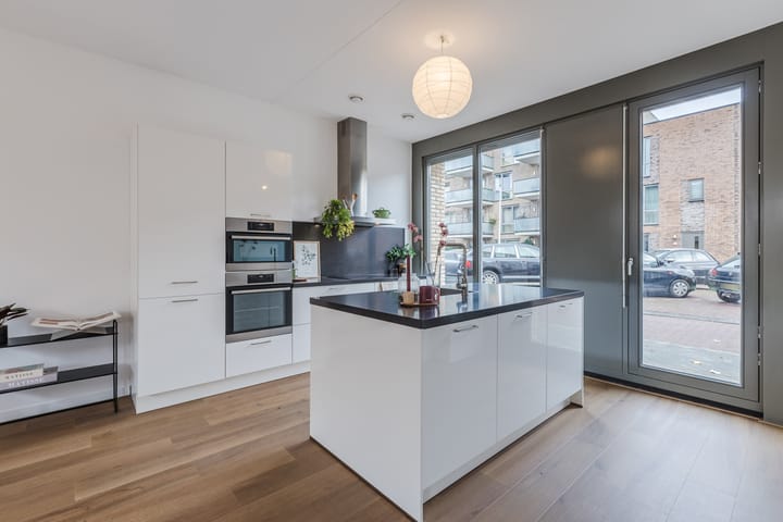 Foto 26 van Erroll Garnerstraat 9