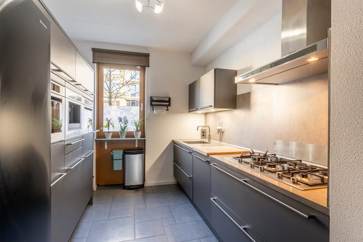 Foto 13 van van Baerlestraat 249