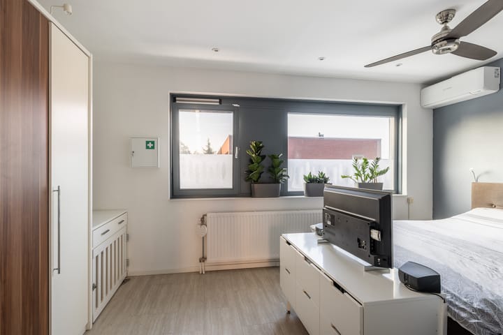 Foto 21 van van Baerlestraat 249