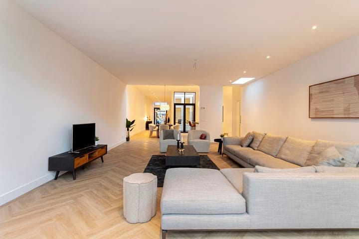 Photo 7 of Burgemeester van Nispen van Sevenaerstraat 5