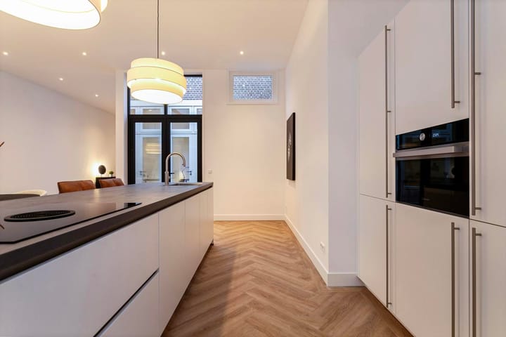 Photo 13 of Burgemeester van Nispen van Sevenaerstraat 5