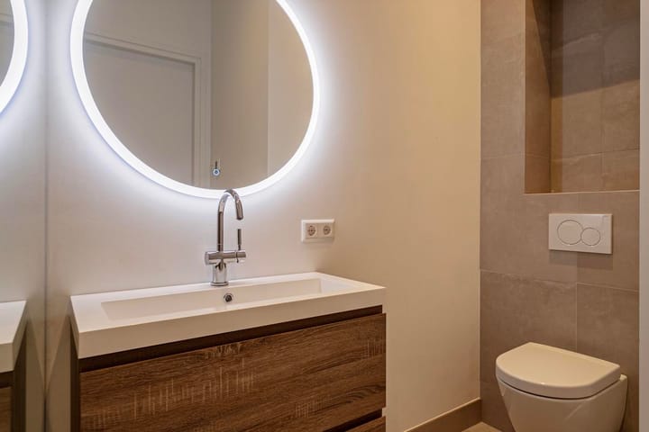 Photo 22 of Burgemeester van Nispen van Sevenaerstraat 5