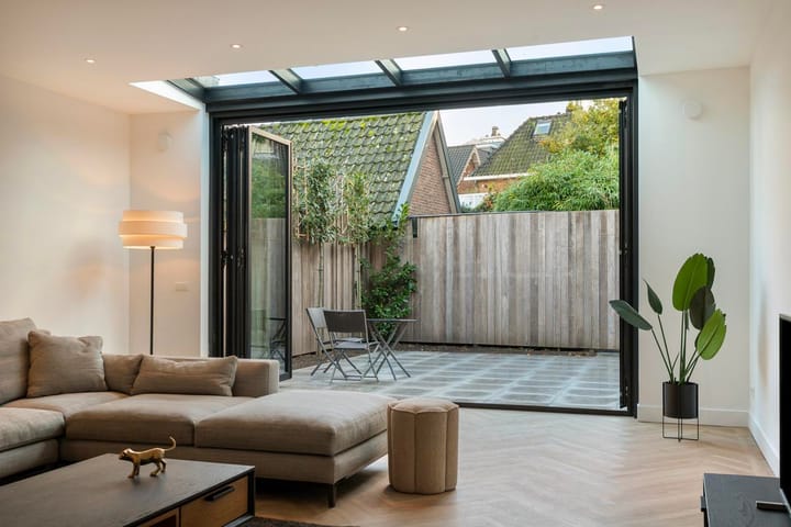 Photo 32 of Burgemeester van Nispen van Sevenaerstraat 5