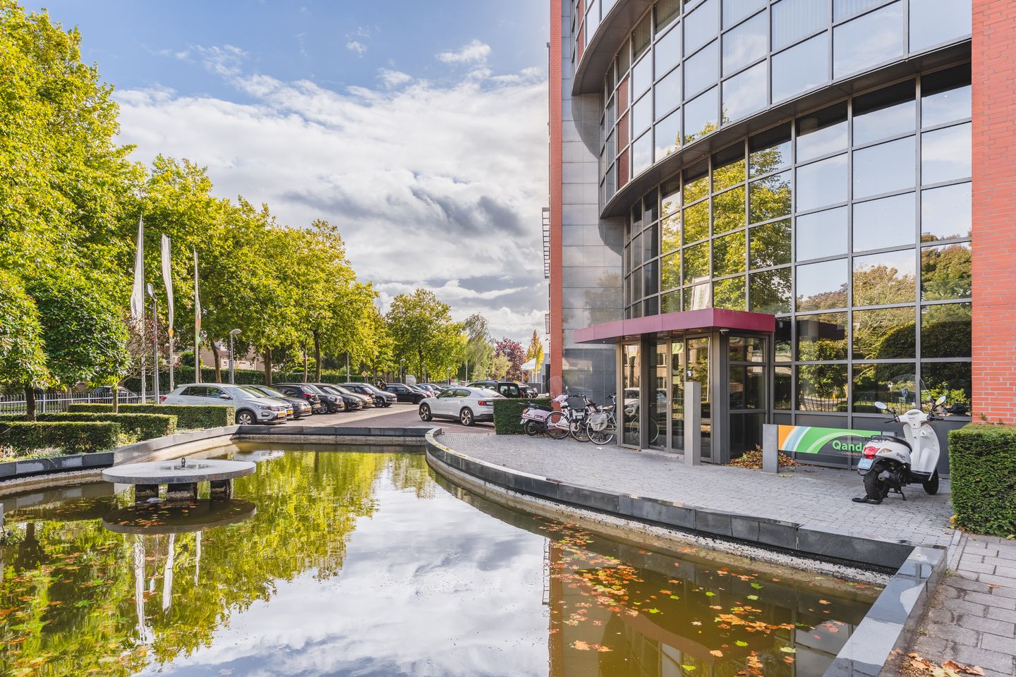 View photo 2 of Larenweg 74