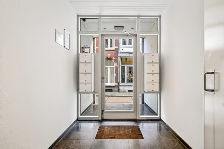 Photo 2 of Witmakersstraat 14-D