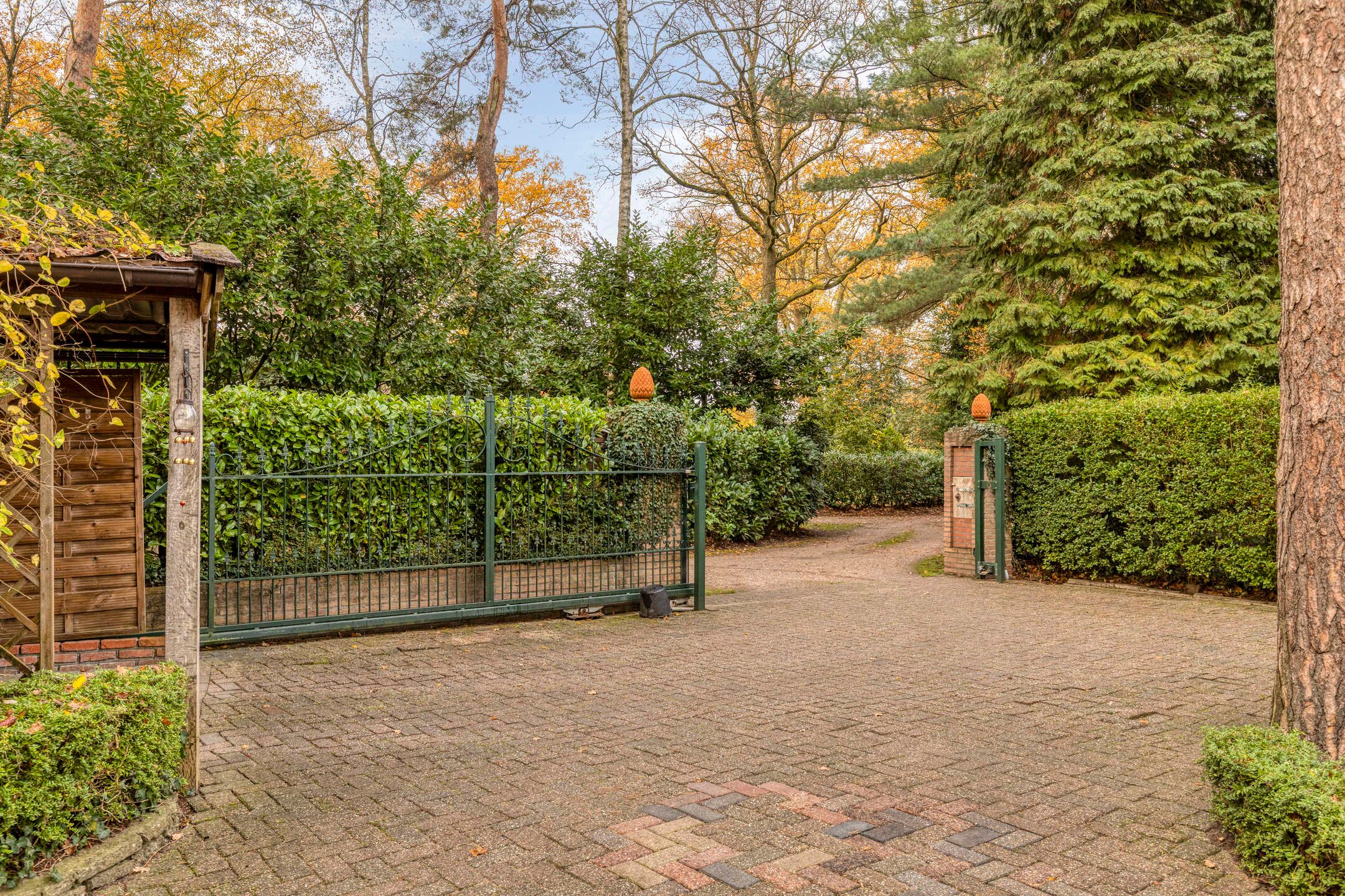 Photo 9 of Vijverweg 1