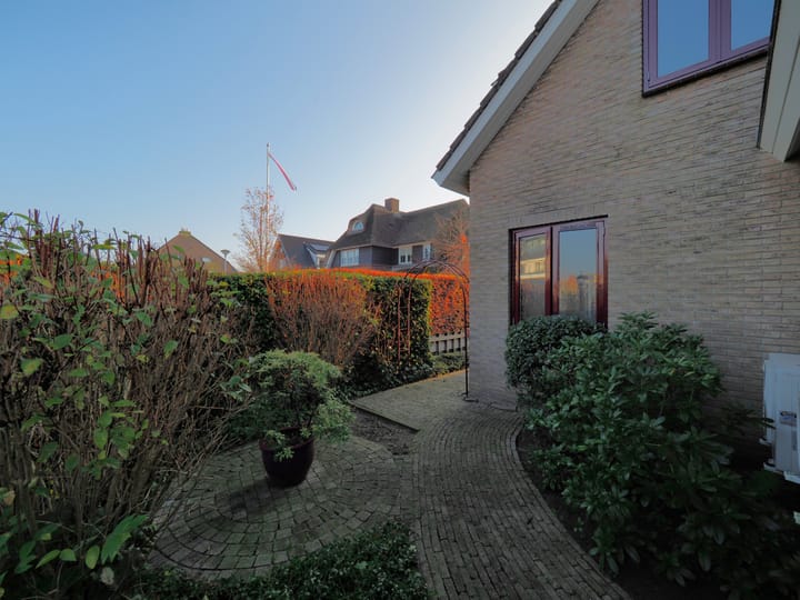 Photo 41 of Waterlelie 1