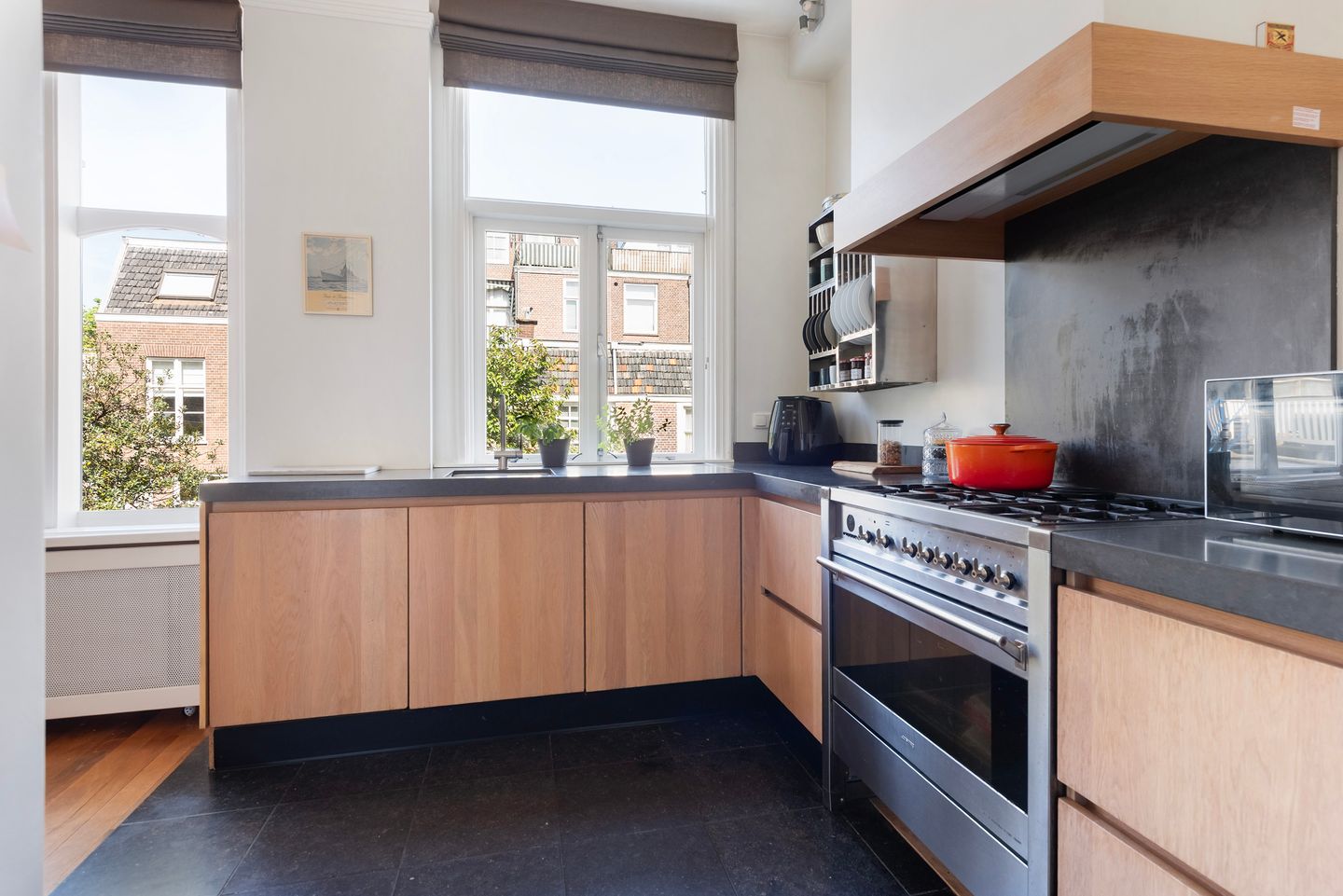 Photo 14 of Van Loostraat 21