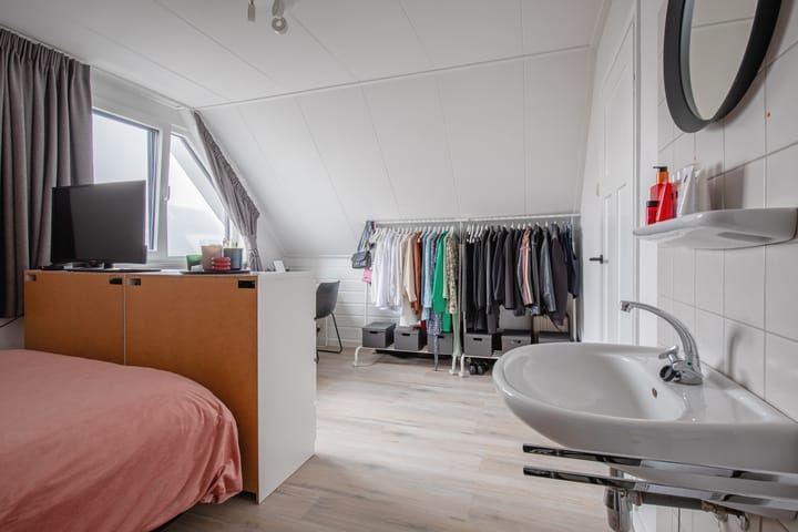 Foto 36 van De Wittstraat 4