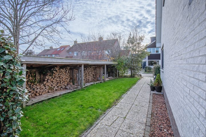 Foto 40 van De Wittstraat 4