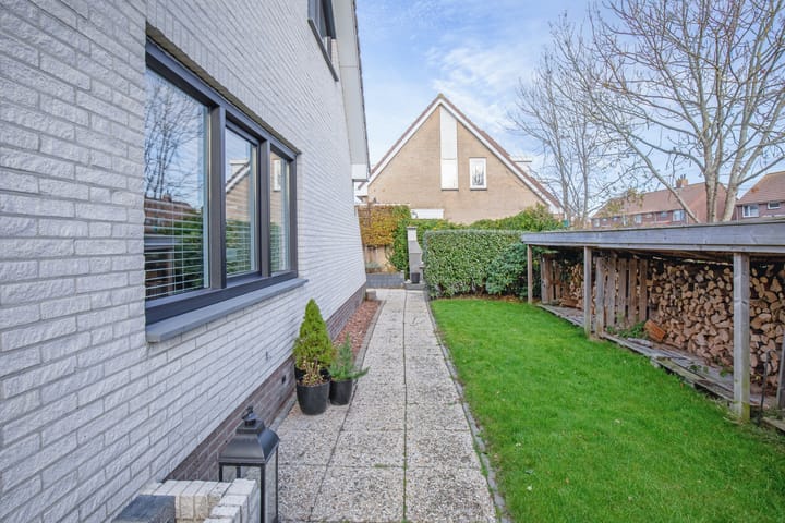 Foto 39 van De Wittstraat 4