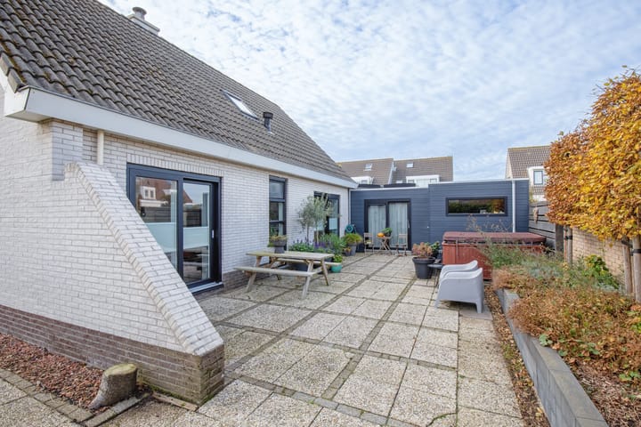 Foto 41 van De Wittstraat 4