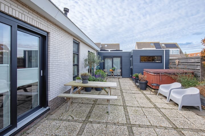 Foto 44 van De Wittstraat 4