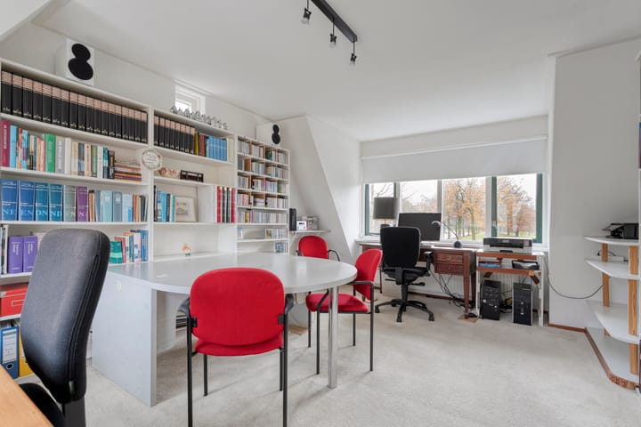 Photo 32 of Walstro 55