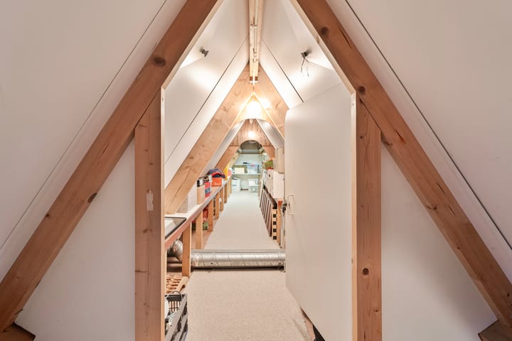 Photo 33 of Walstro 55