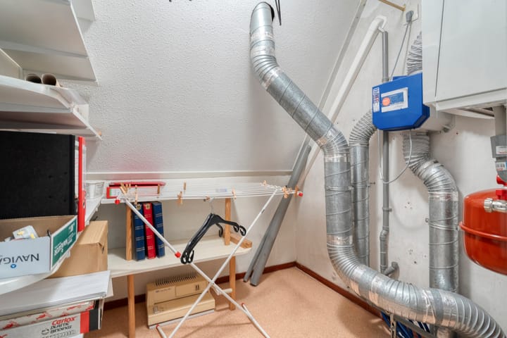 Photo 36 of Walstro 55