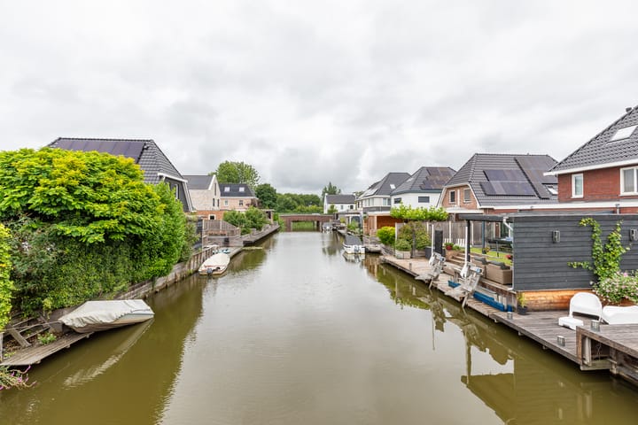 Foto 14 van Niels Bohrstraat 12