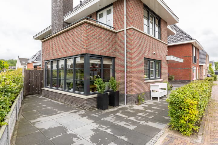 Foto 15 van Niels Bohrstraat 12