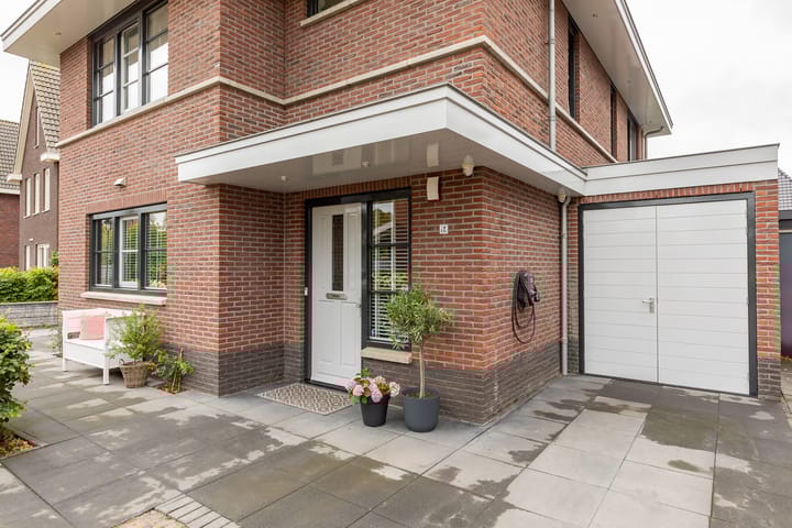 Foto 16 van Niels Bohrstraat 12