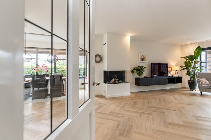 Foto 24 van Niels Bohrstraat 12